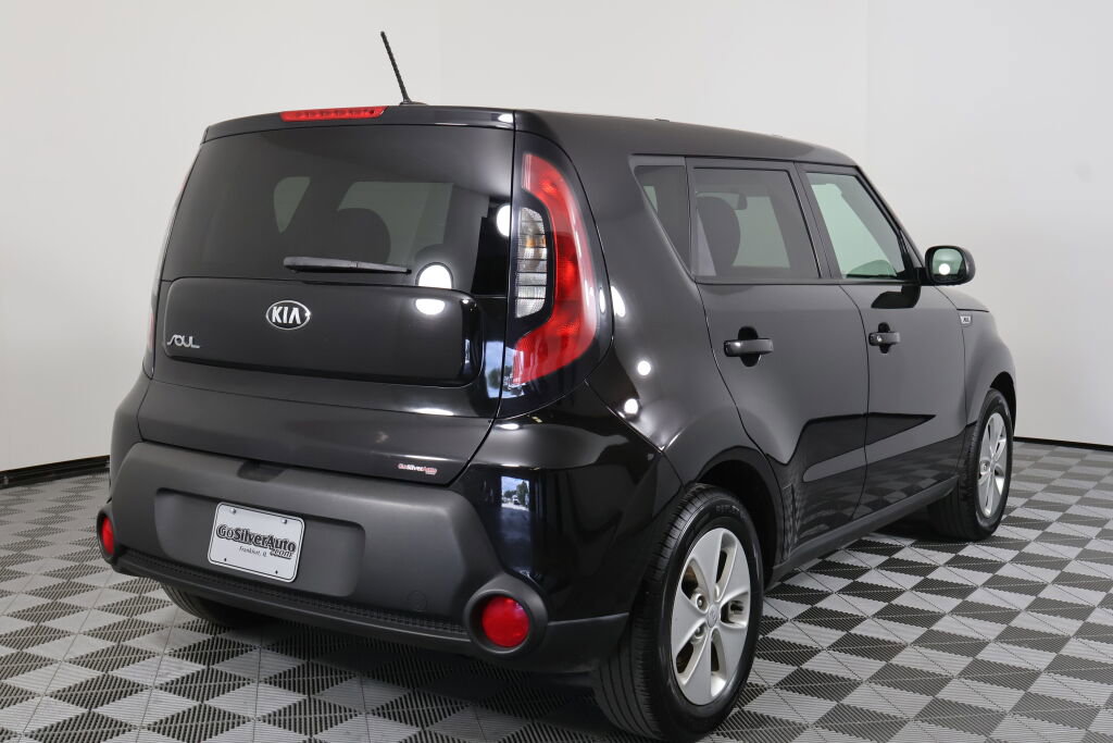 Used 2016 Kia Soul Base image 2