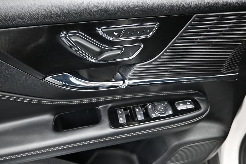 Used 2022 Lincoln Corsair AWD w/ Premium Package image 19