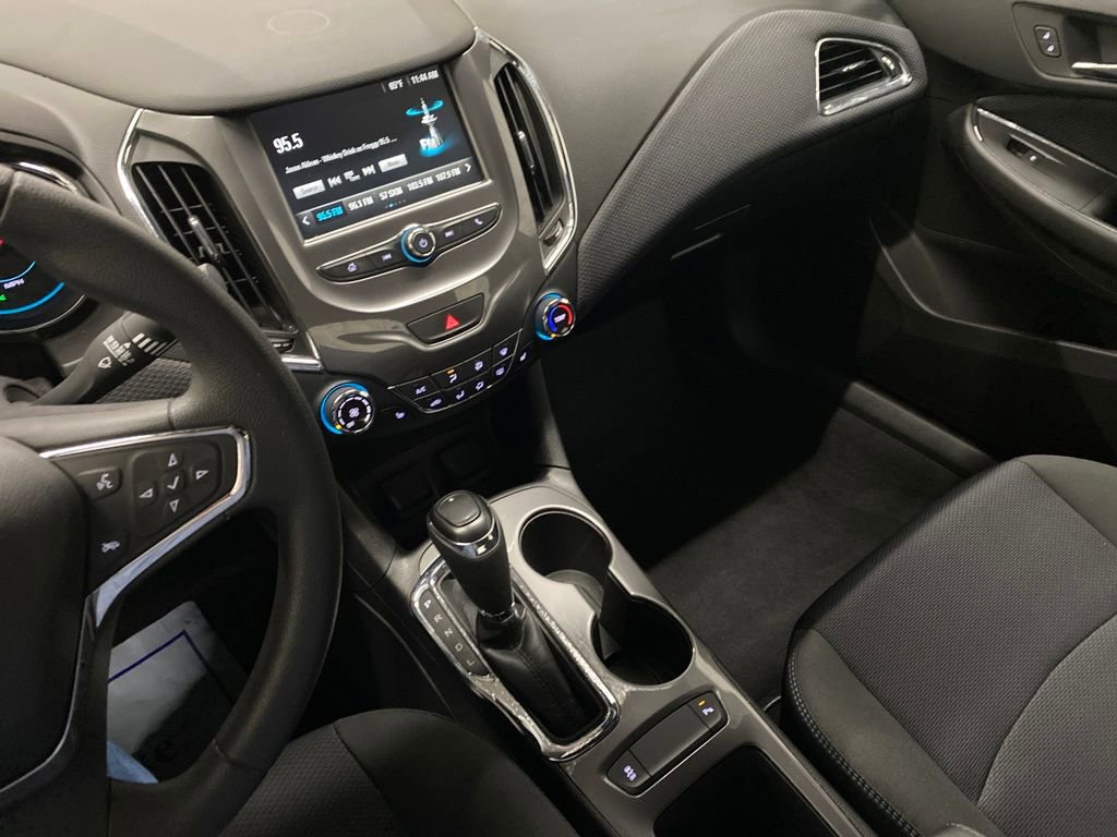 Used 2018 Chevrolet Cruze LT w/ Convenience Package image 20