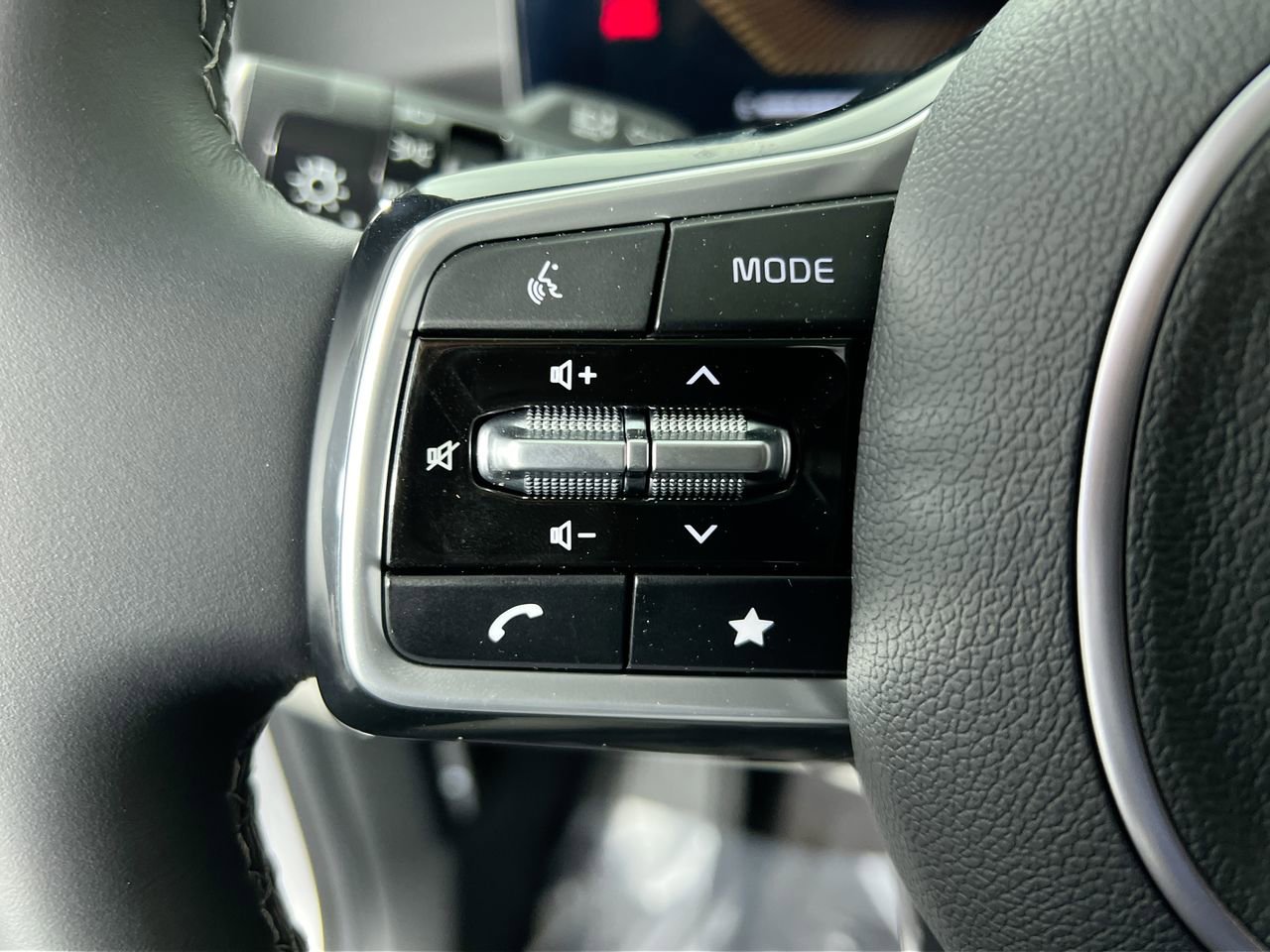 New 2026 Kia Sorento EX w/ EX Premium Package FWD image 18