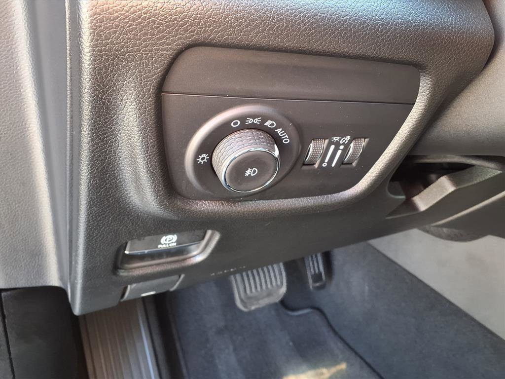 Used 2025 Jeep Grand Cherokee Limited w/ Black Appearance Package image 19