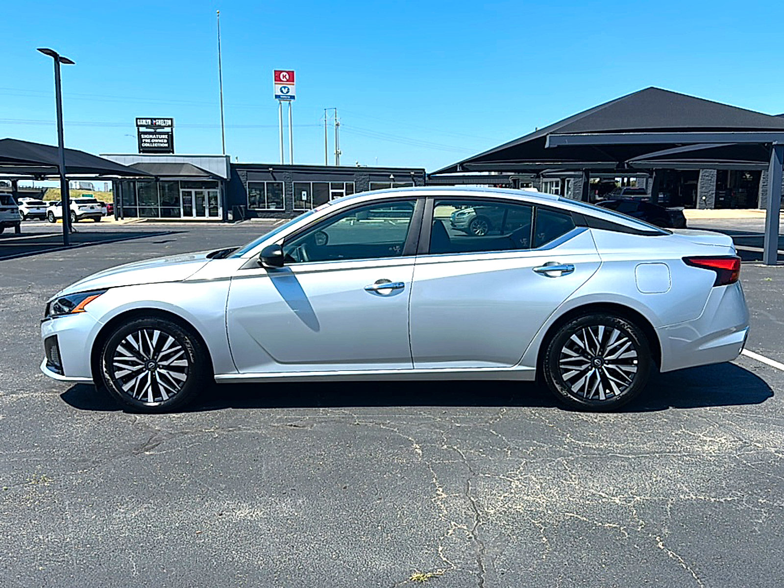 Used 2025 Nissan Altima 2.5 SV FWD image 5