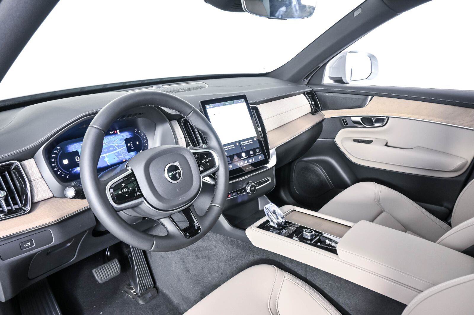 New 2026 Volvo XC90 B6 Plus w/ Protection Package Premier AWD/4WD image 4