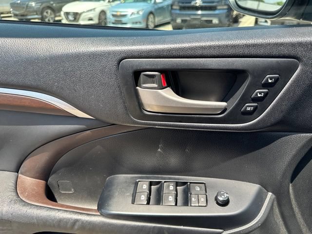 Used 2014 Toyota Highlander Limited Platinum AWD/4WD image 15