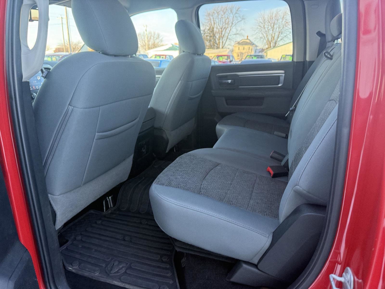 Used 2018 RAM 1500 SLT image 10