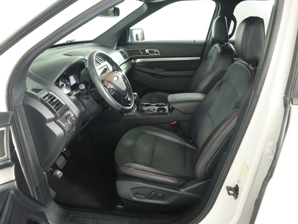 Used 2019 Ford Explorer XLT w/ Equipment Group 202A image 19