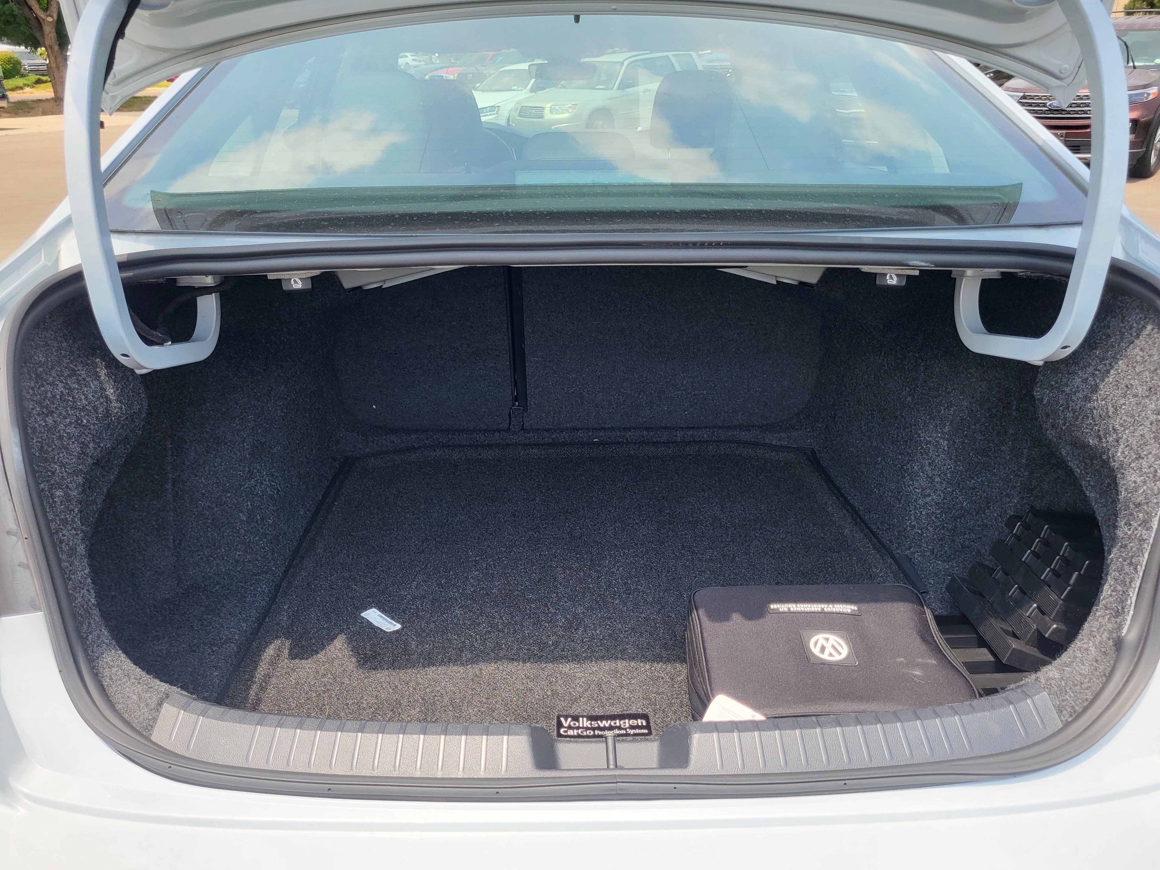Used 2019 Volkswagen Jetta SEL FWD image 24