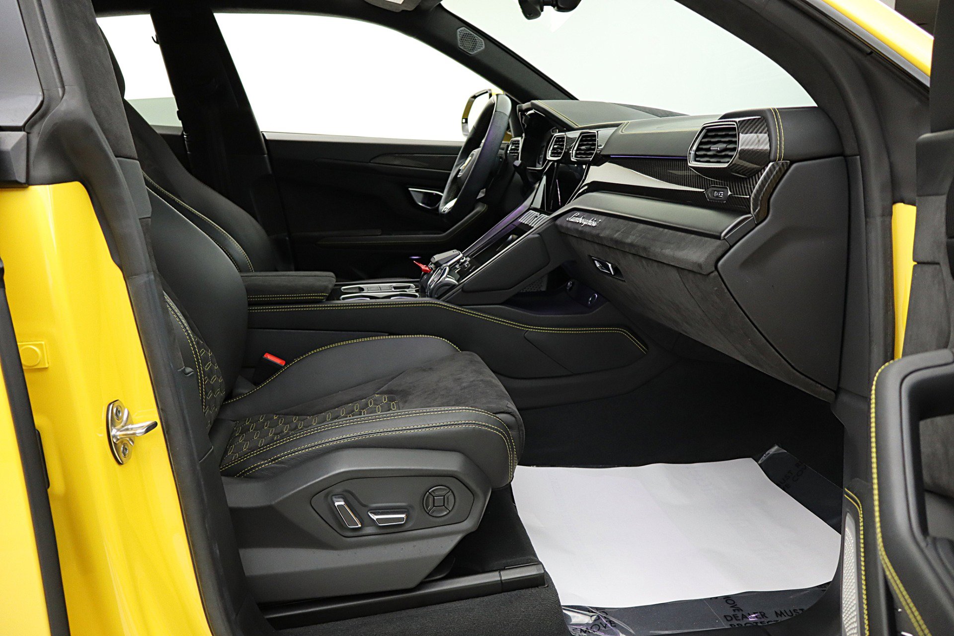 Used 2022 Lamborghini Urus image 34