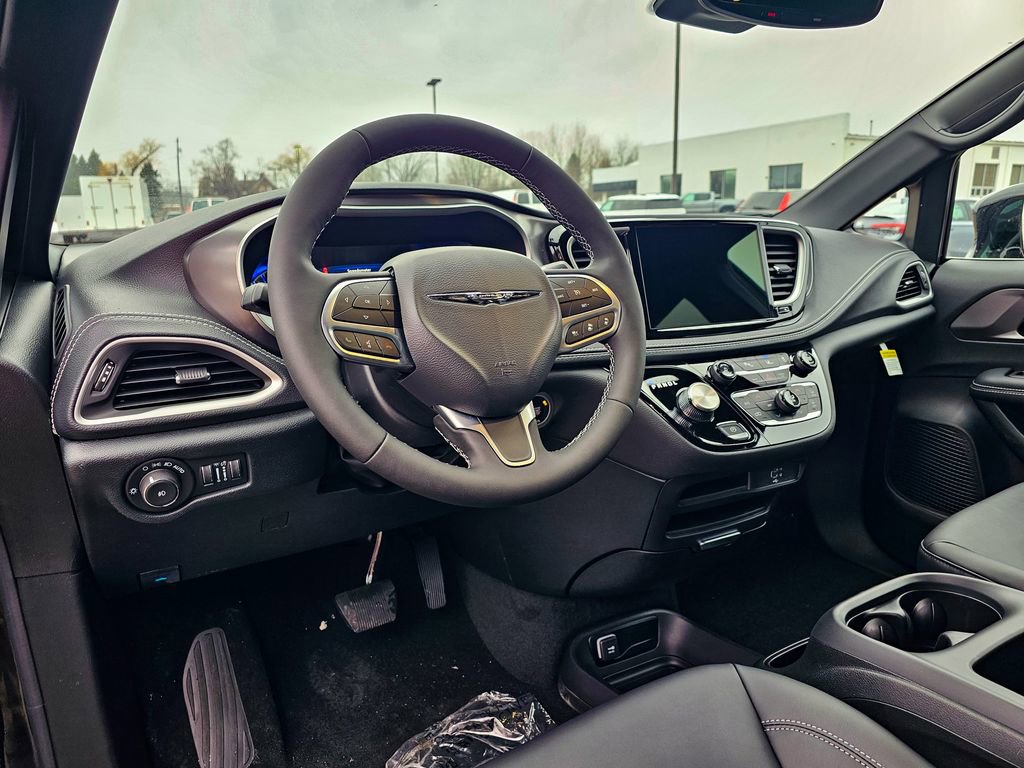New 2026 Chrysler Pacifica Select image 14