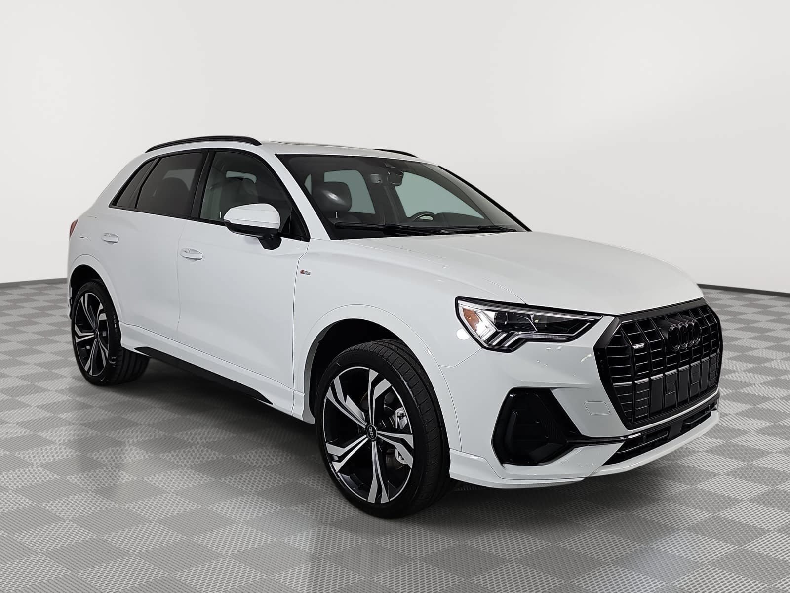 Used 2024 Audi Q3 2.0T Premium Plus AWD/4WD image 2