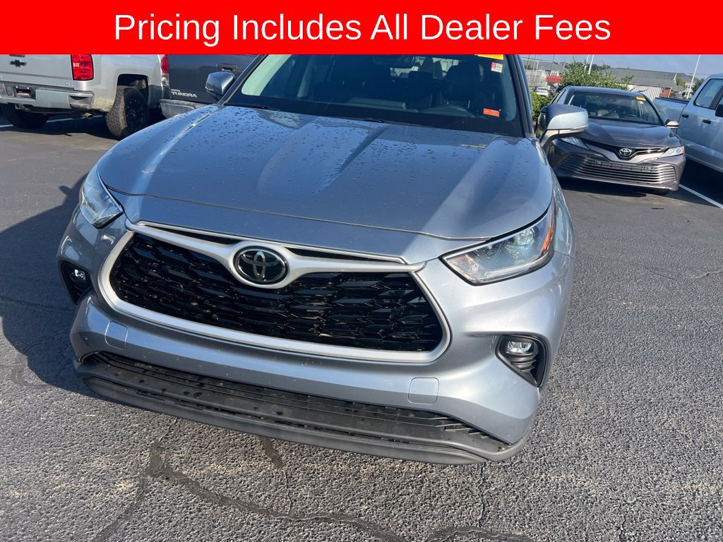 Used 2021 Toyota Highlander XLE AWD/4WD image 11