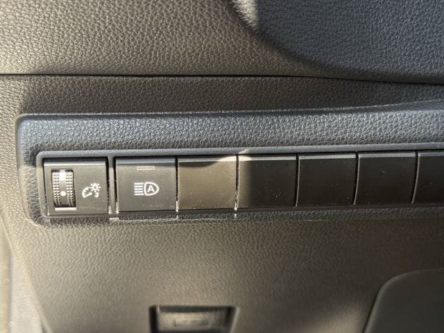 Used 2025 Toyota Corolla LE FWD image 23