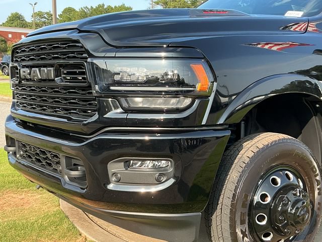 Used 2024 RAM 3500 Limited AWD/4WD image 11