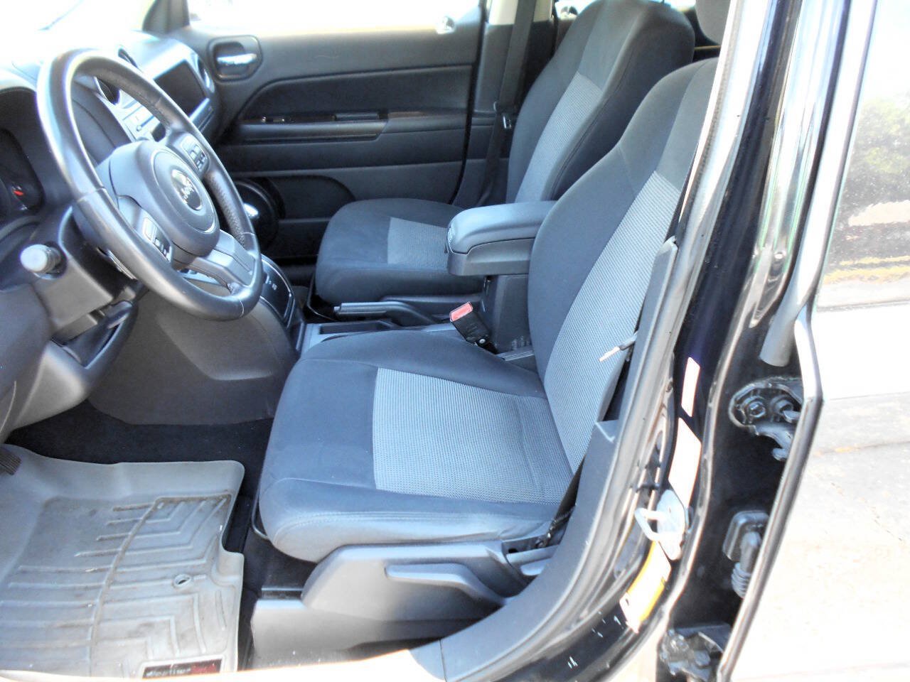 Used 2011 Jeep Patriot Latitude AWD/4WD image 9