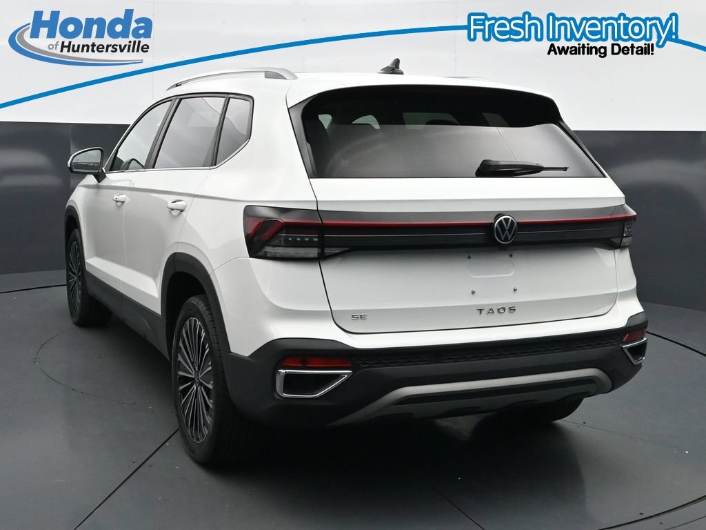 Used 2025 Volkswagen Taos SE w/ Panoramic Sunroof Package FWD image 8