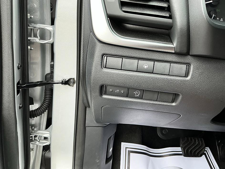Certified 2023 Nissan Rogue SV FWD image 13