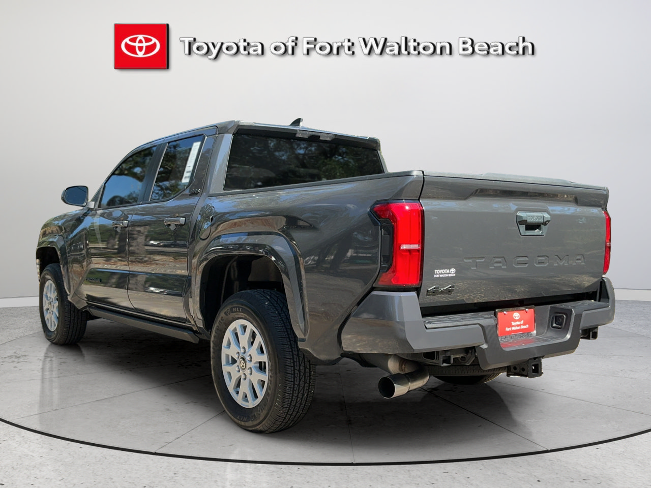 Used 2025 Toyota Tacoma SR5 AWD/4WD image 4