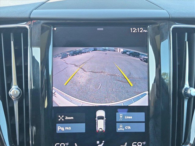 Used 2021 Volvo XC60 T5 Momentum w/ Premium Package FWD image 14