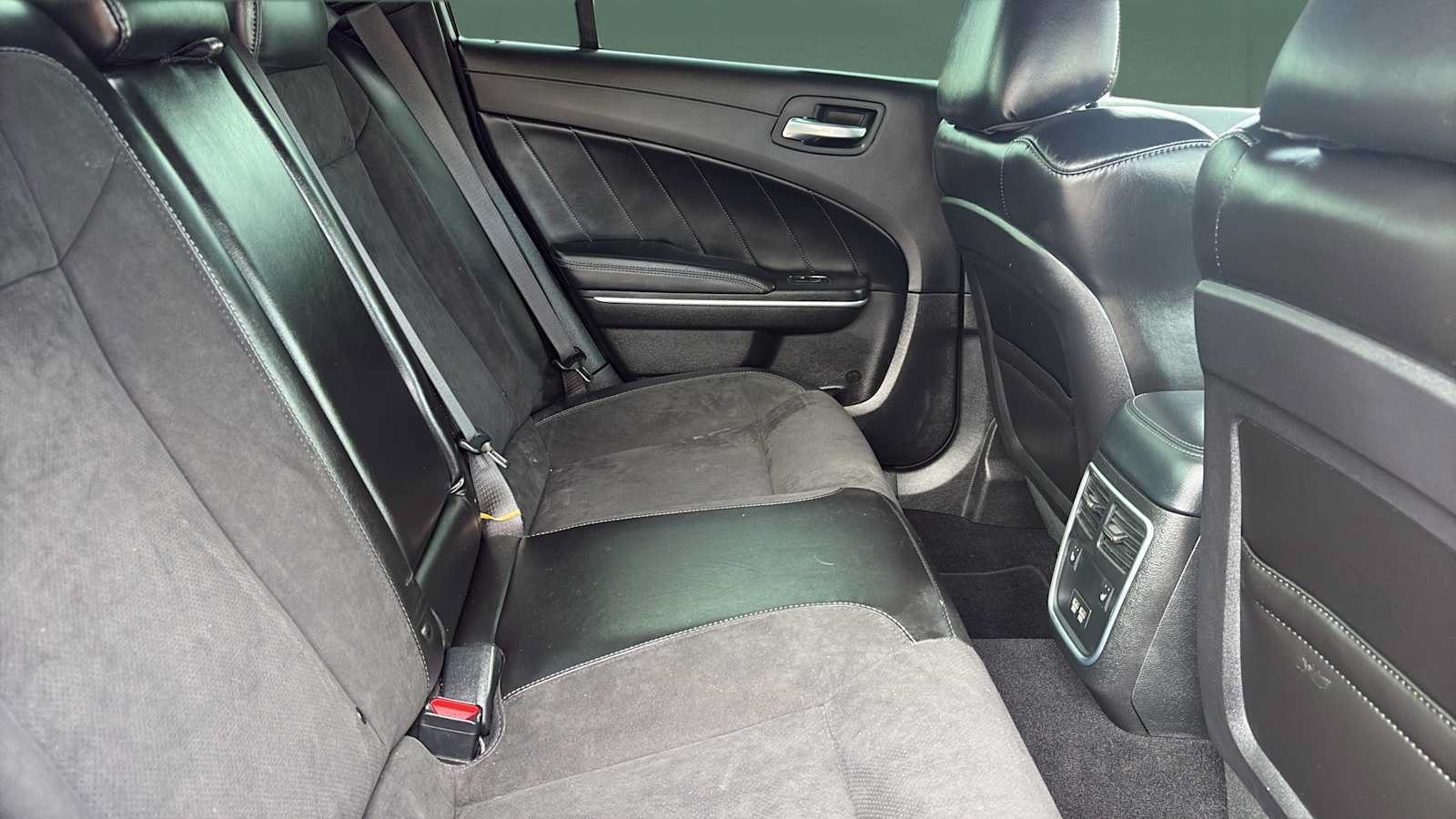 Used 2022 Dodge Charger Scat Pack w/ Dynamics Package RWD image 22