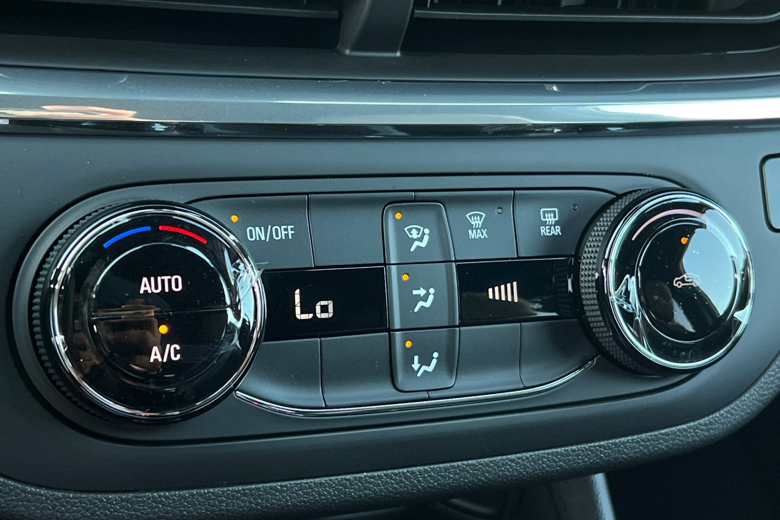 New 2026 Buick Envista Sport Touring FWD image 22