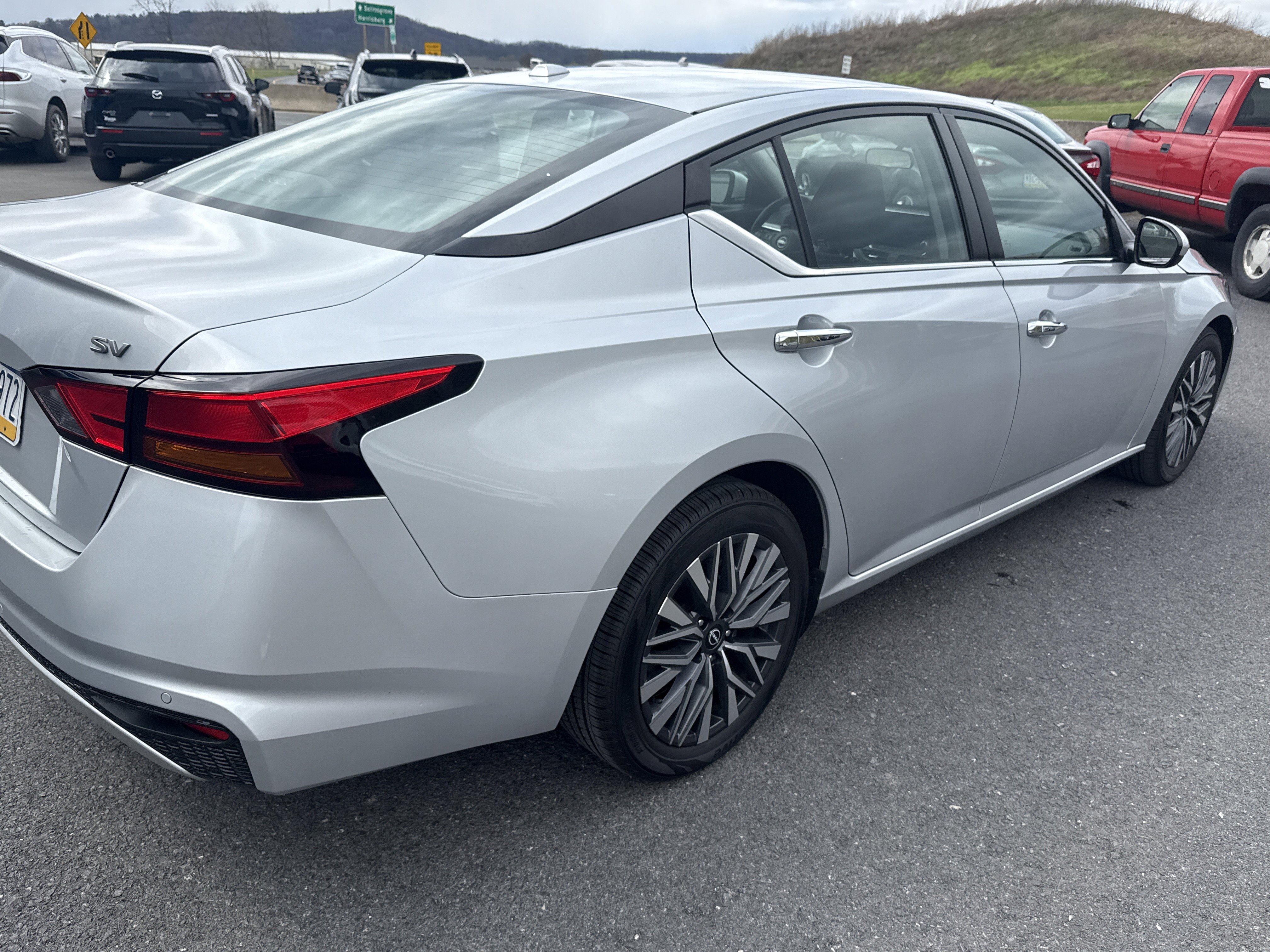 Used 2023 Nissan Altima 2.5 SV FWD video 3