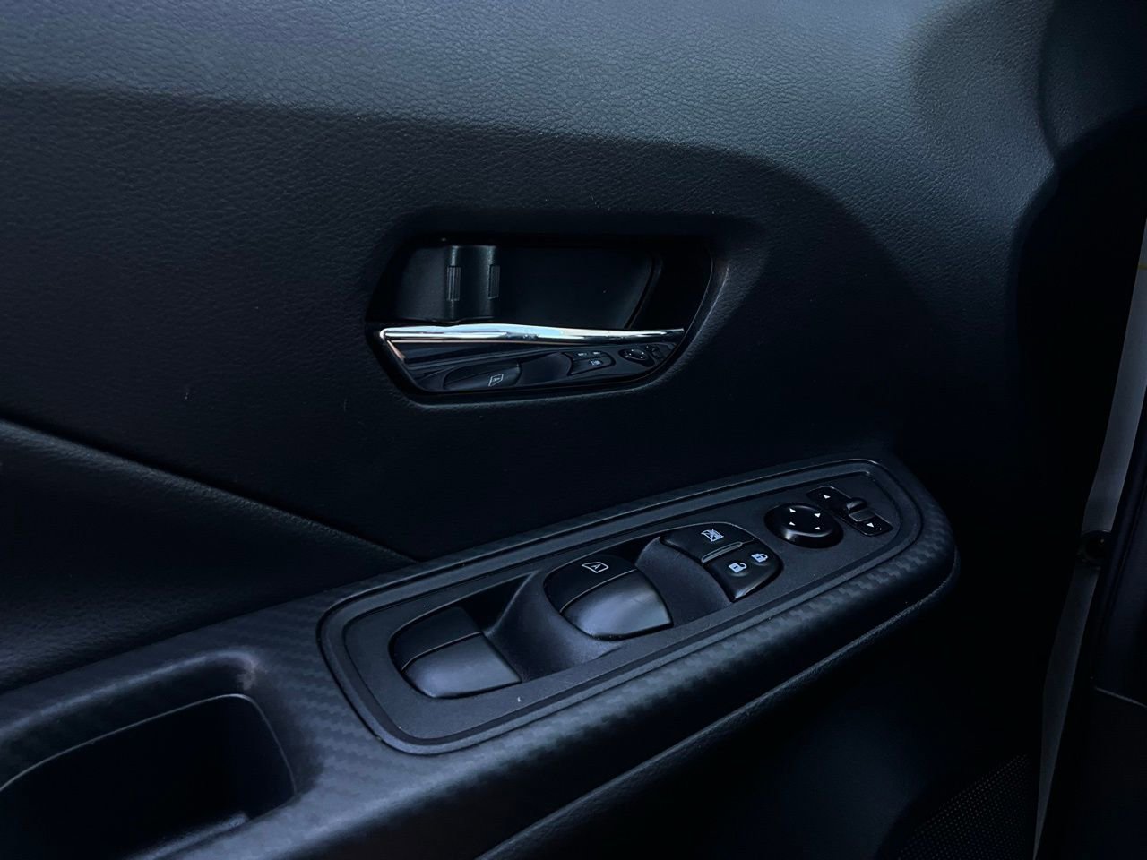 Used 2025 Nissan Versa SV image 20