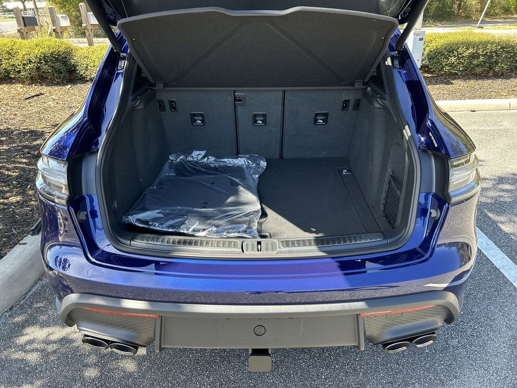 Certified 2025 Porsche Macan Turbo image 28