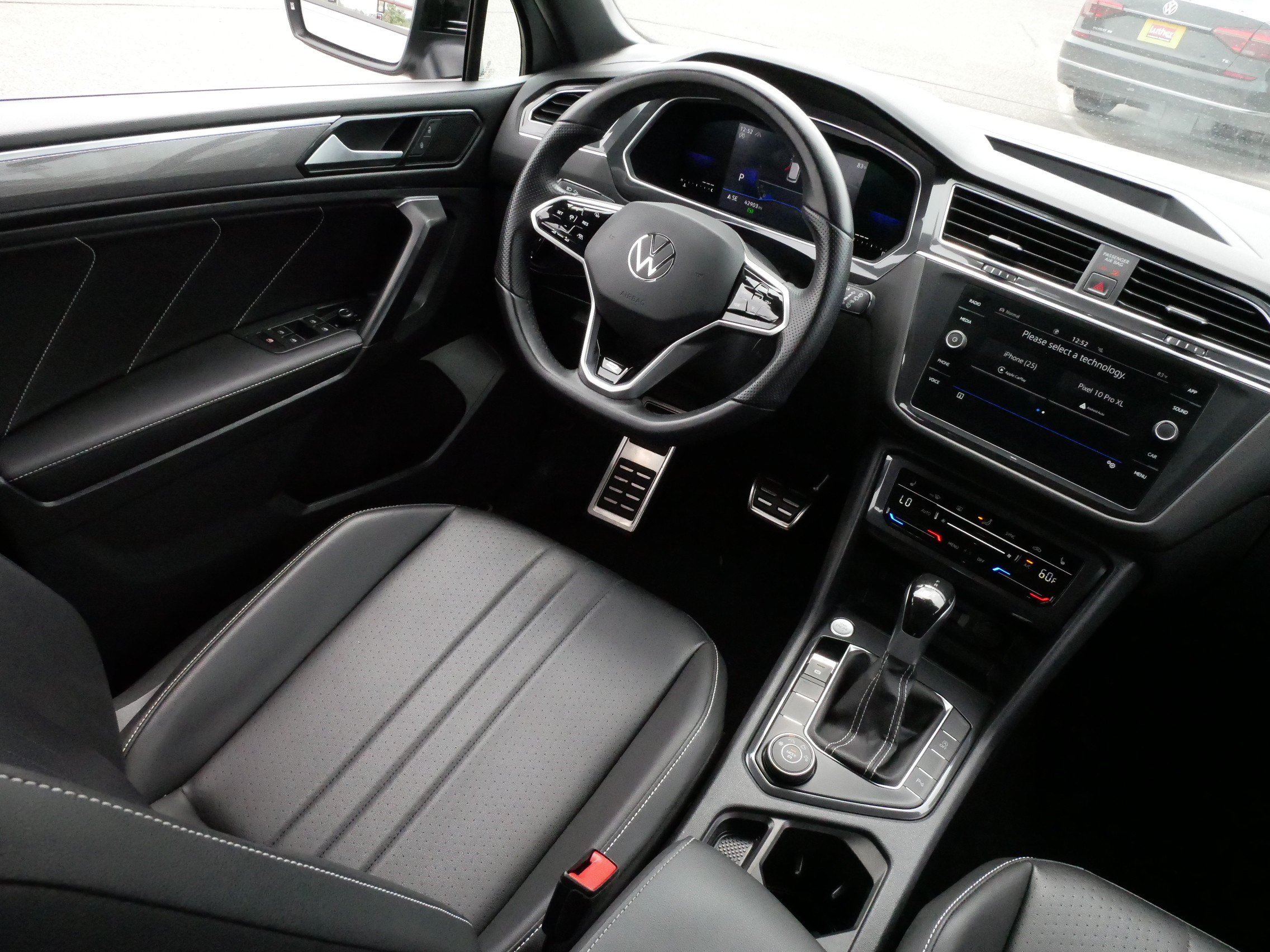 Certified 2023 Volkswagen Tiguan SE R-Line AWD/4WD image 9