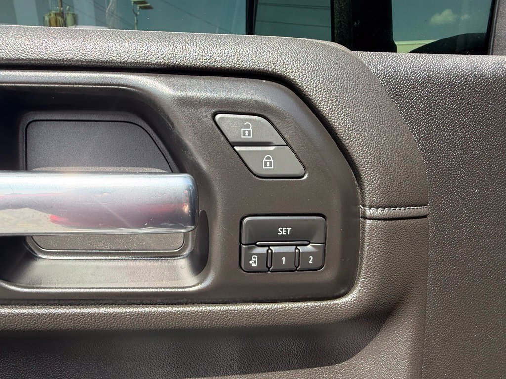 Used 2022 GMC Sierra 3500 Denali AWD/4WD image 24