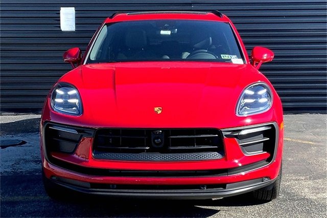 Used 2025 Porsche Macan image 13