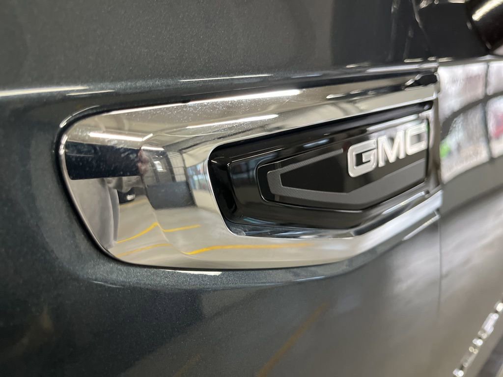 Used 2021 GMC Yukon XL SLE image 11