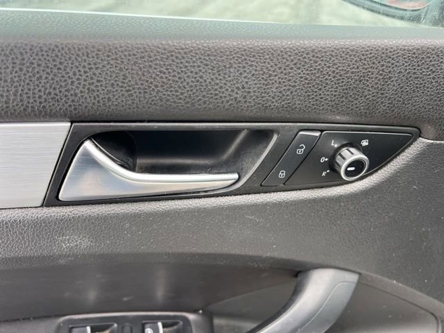 Used 2012 Volkswagen Passat 3.6 SE image 23