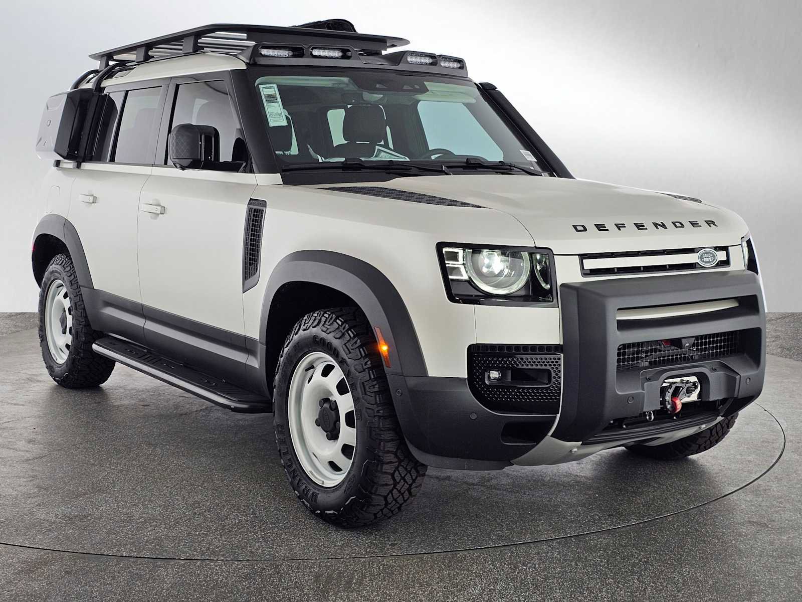 New 2024 Land Rover Defender 110 S image 7