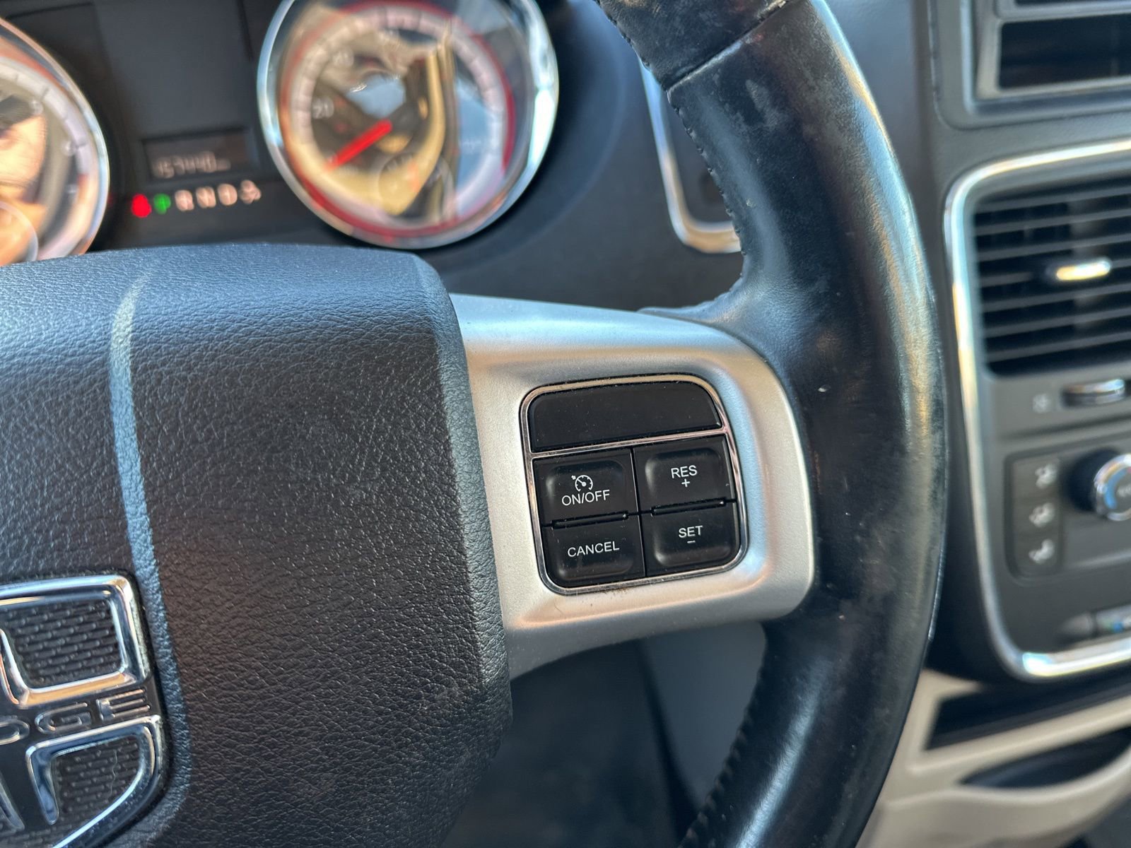 Used 2015 Dodge Grand Caravan American Value Package w/ UConnect Hands-Free Group image 24