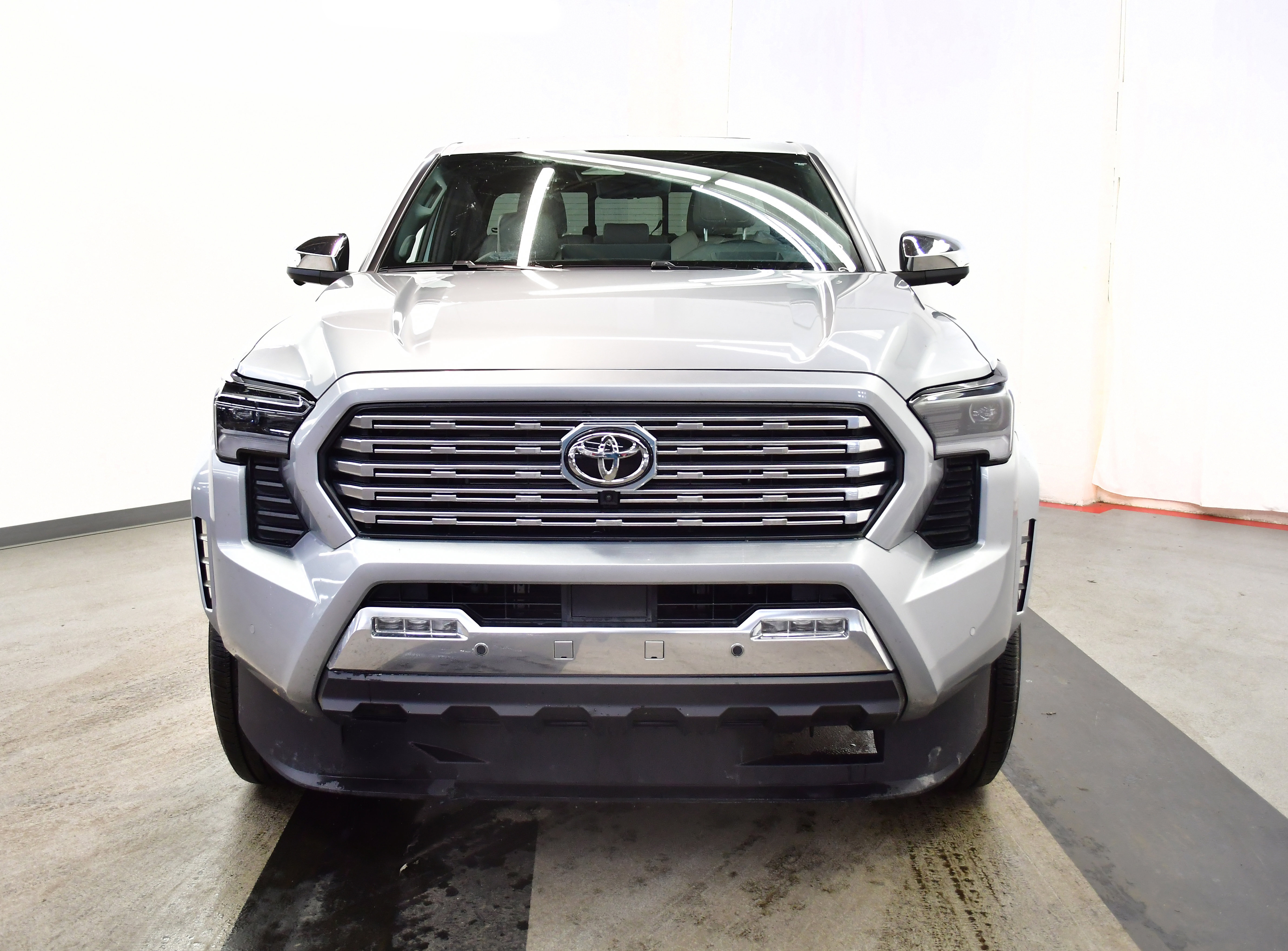 Used 2024 Toyota Tacoma Limited w/ Limited Package (LT) image 6