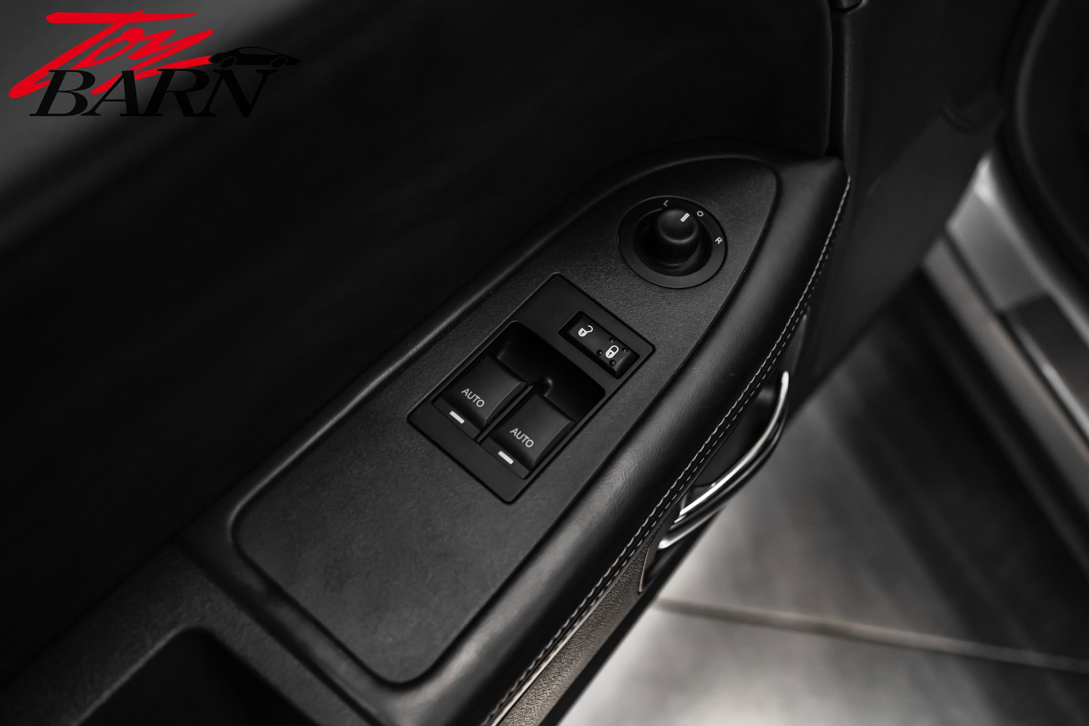 Used 2011 Dodge Challenger SRT8 image 21