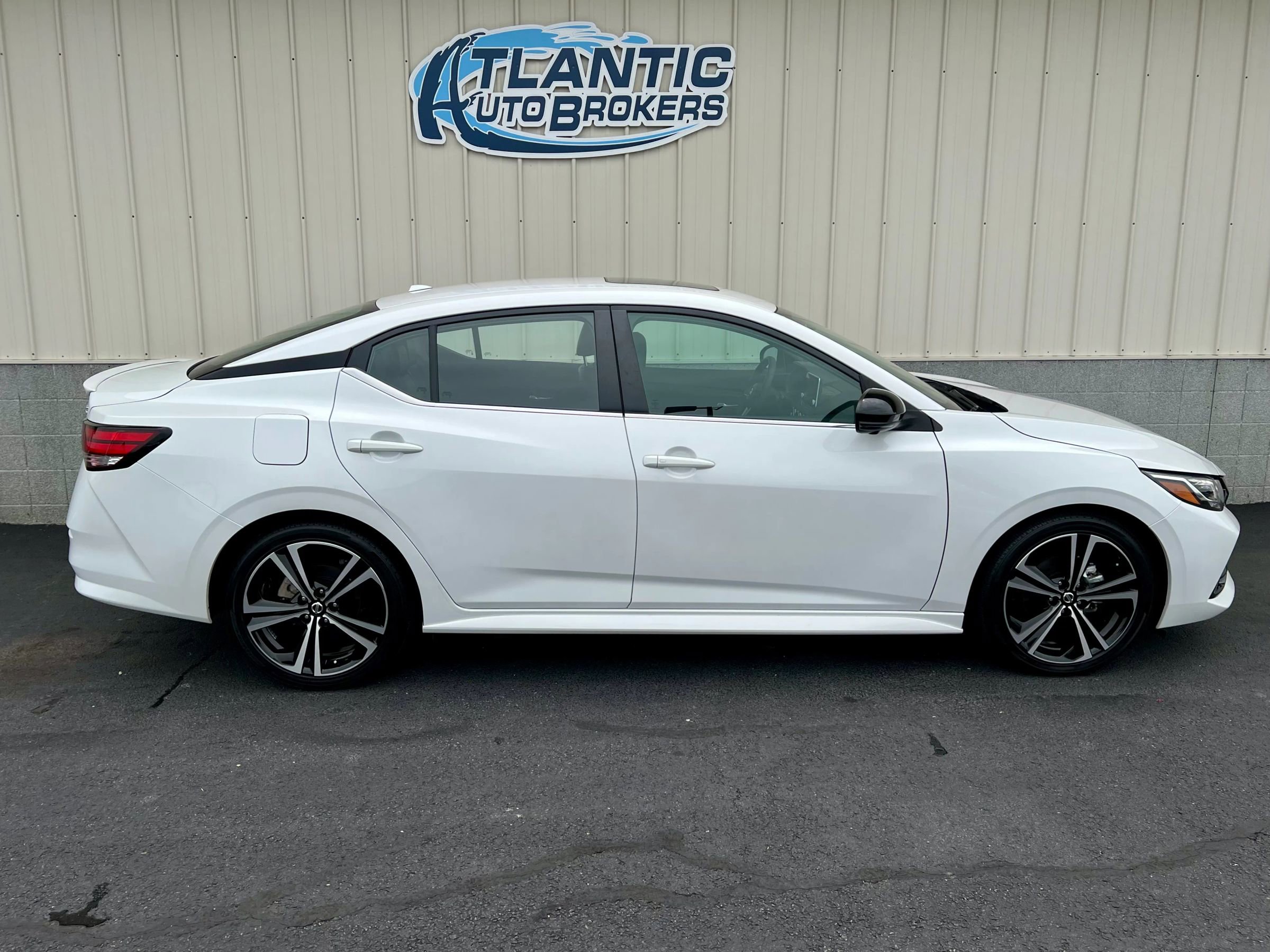 Used 2023 Nissan Sentra SR w/ SR Premium Package image 3