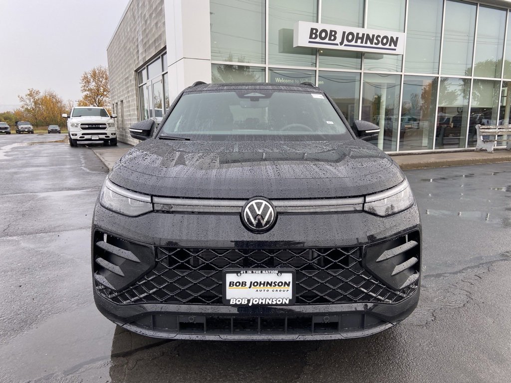 New 2026 Volkswagen Tiguan SE R-Line image 2