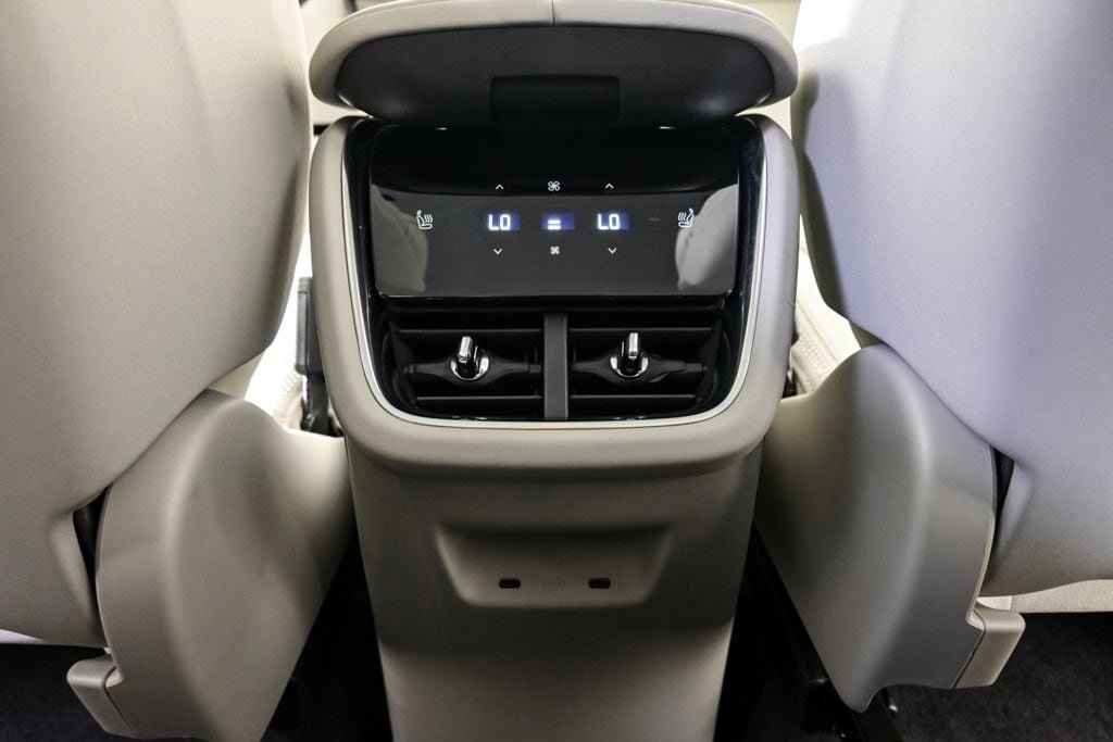 Certified 2025 Volvo EX90 Ultra AWD/4WD image 22