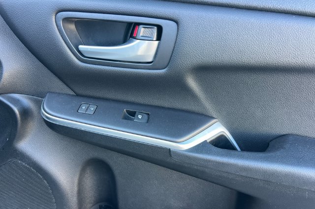 Used 2016 Toyota Camry LE FWD image 19
