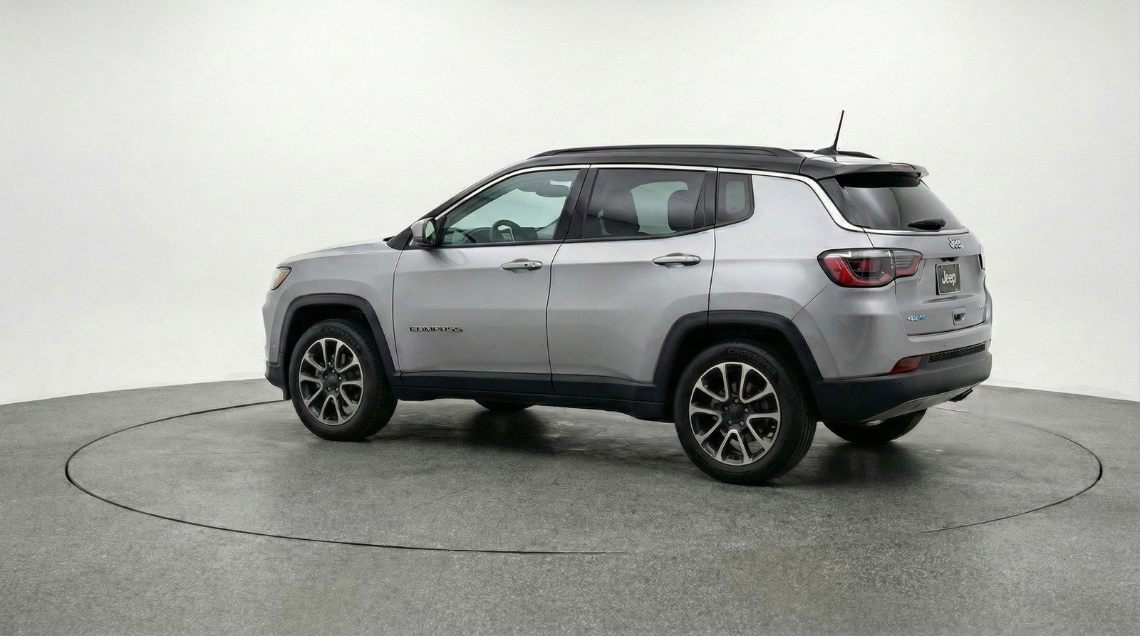 Used 2025 Jeep Compass Trailhawk image 5