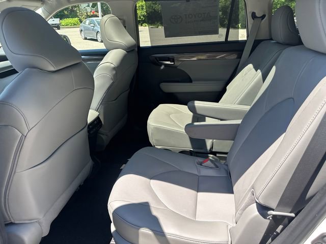 New 2026 Toyota Highlander Platinum AWD/4WD image 15
