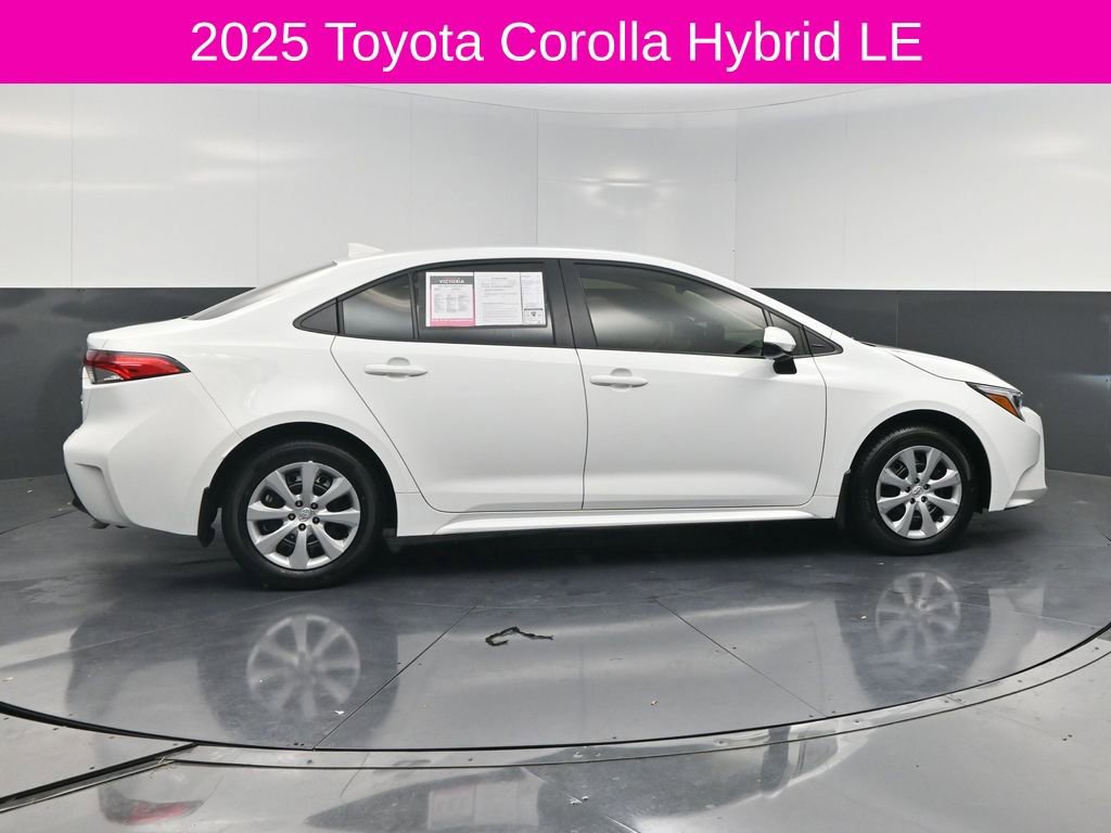 Used 2025 Toyota Corolla LE image 4