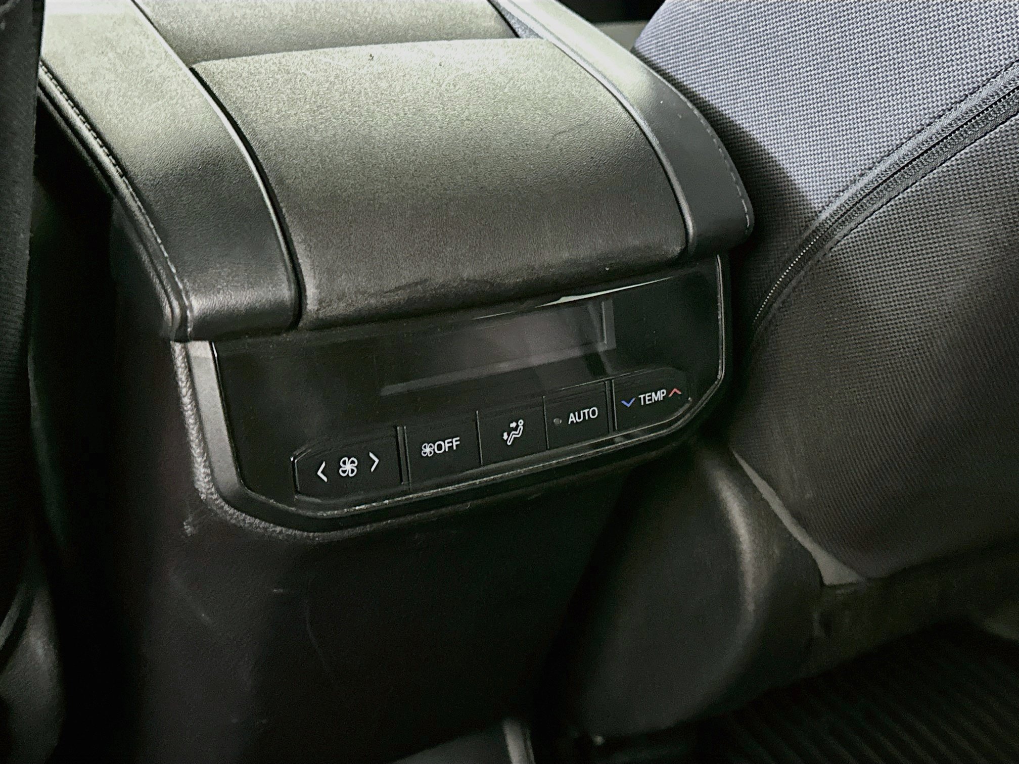 Used 2023 Toyota Highlander L FWD image 25