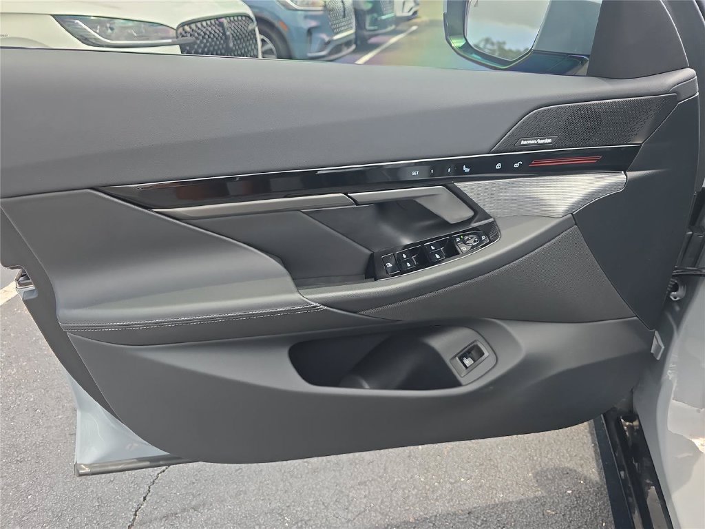 Used 2026 BMW 530i xDrive AWD/4WD image 18