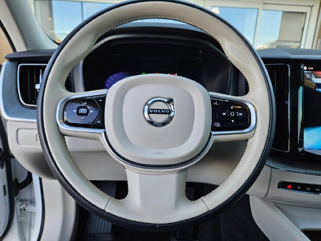 Certified 2024 Volvo XC60 T8 Plus w/ Protection Package Premier AWD/4WD image 24