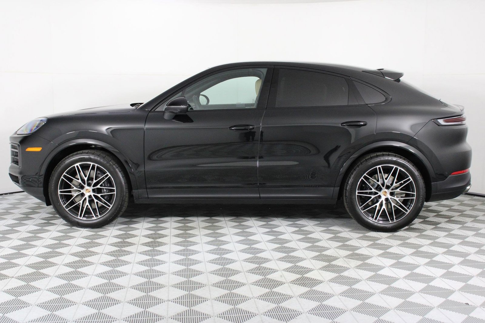 New 2026 Porsche Cayenne Coupe AWD/4WD image 2