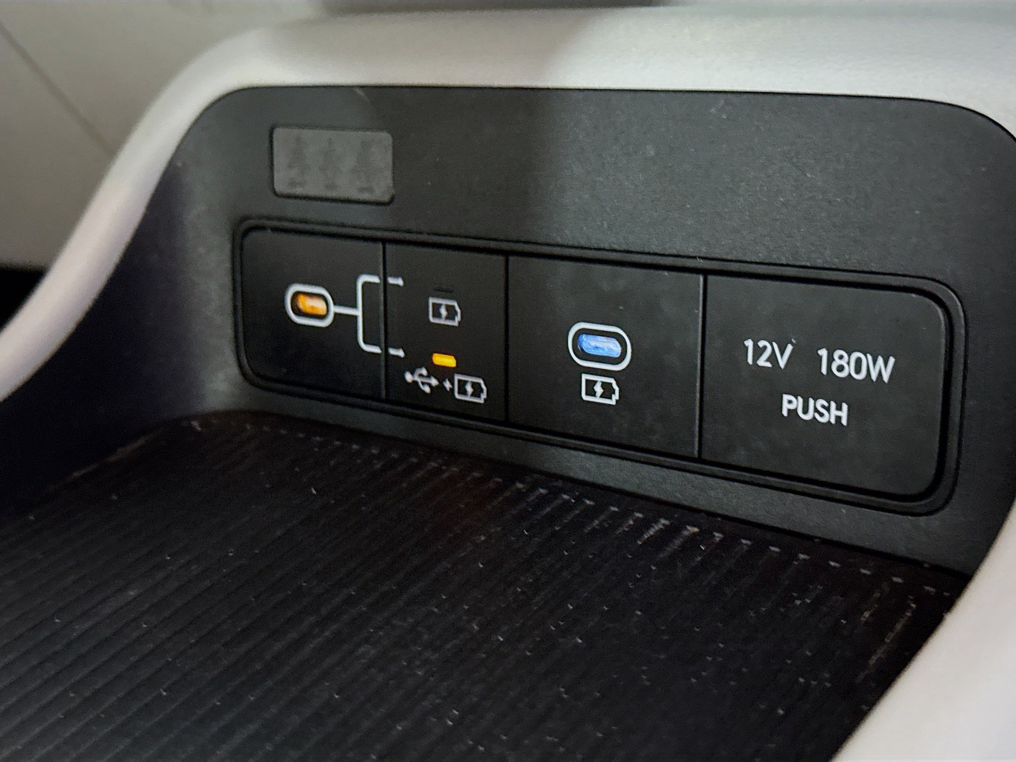 Used 2024 Hyundai Kona SEL FWD image 41