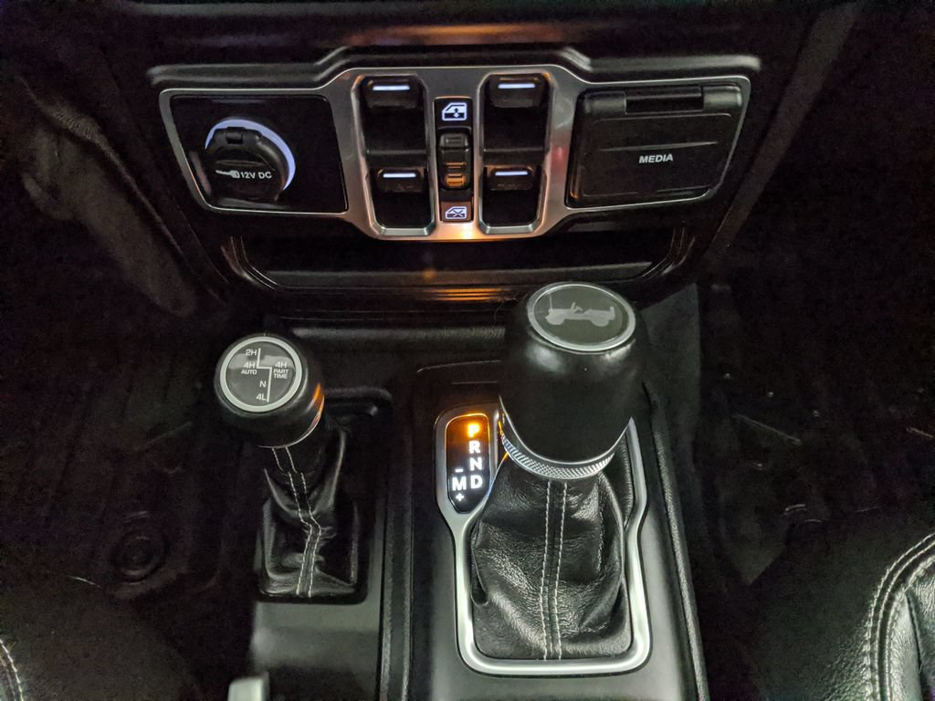 Used 2022 Jeep Wrangler Unlimited Sahara AWD/4WD image 9