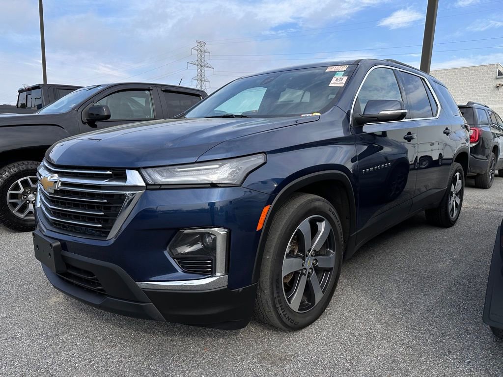 Used 2023 Chevrolet Traverse LT w/ LT Premium Package image 2